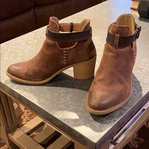 Qupid brown booties